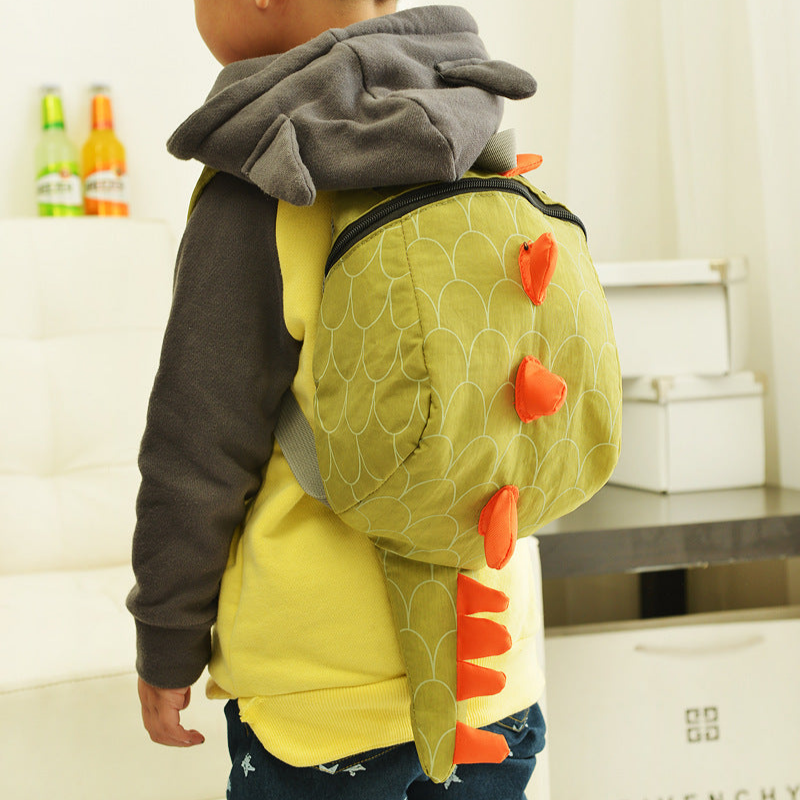 Rucsac in forma de dragon, Zola®, pentru prescolari, impermeabil, cu 2 buzunare, verde/portocaliu, 26 cm x 19 cm x 10 cm Rucsac in forma de dragon, Zola®, pentru prescolari, impermeabil, cu 2 buzunare, verde/portocaliu, 26 cm x 19 cm x 10 cm